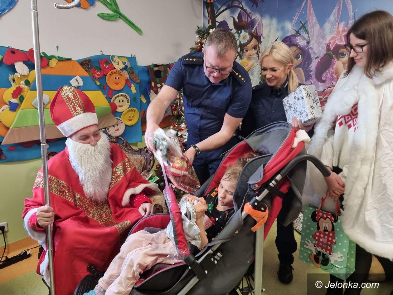 Jelenia Góra: Mikołaj u niepełnosprawnych dzieci