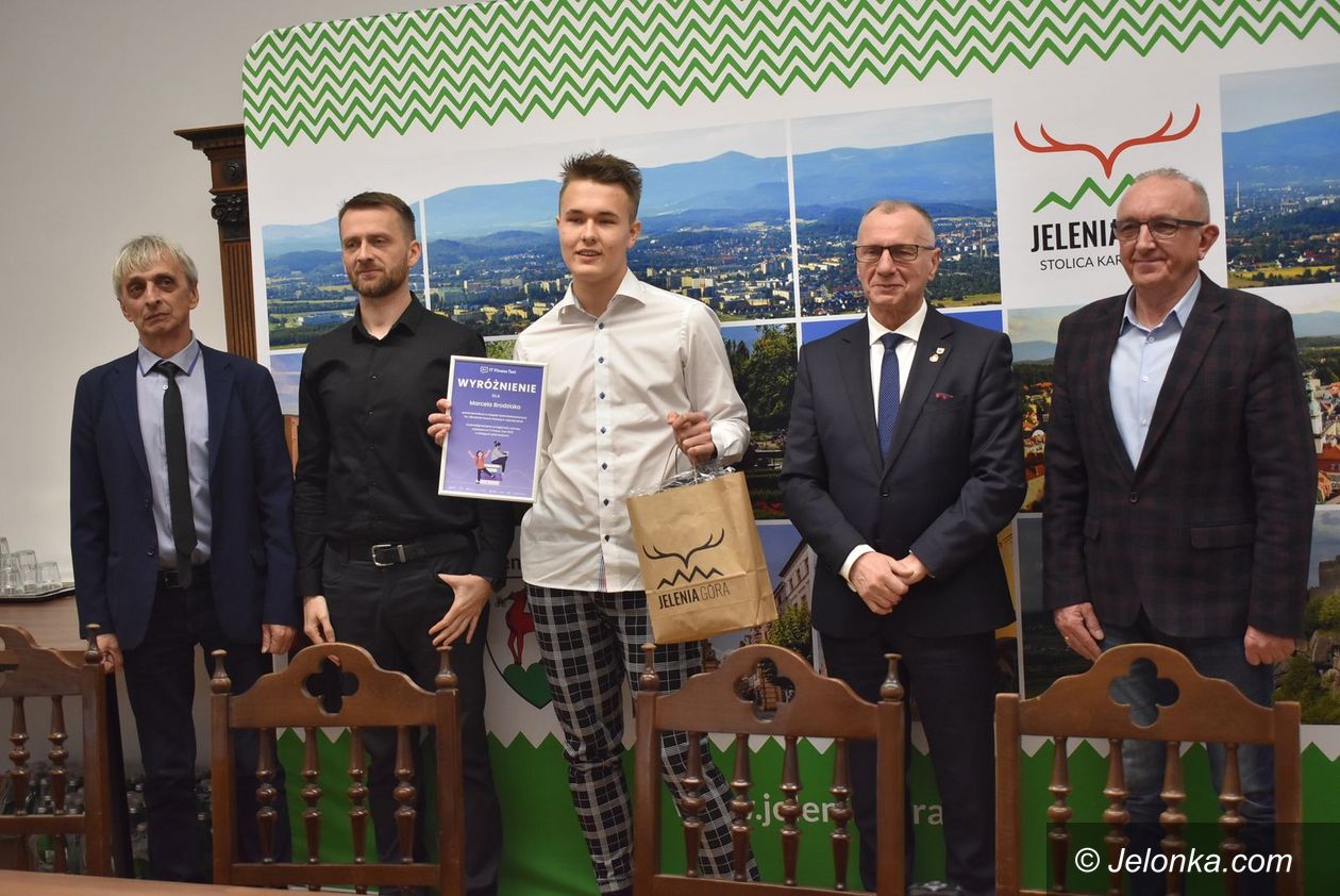 Jelenia Góra: Prezydent nagrodził ucznia "Elektronika"