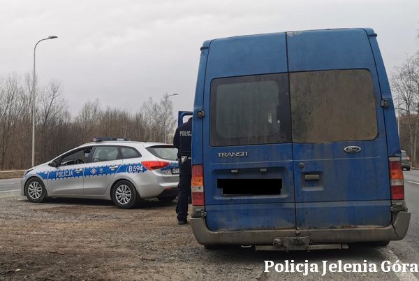 Jelenia Góra: Policja sprawdzała busy