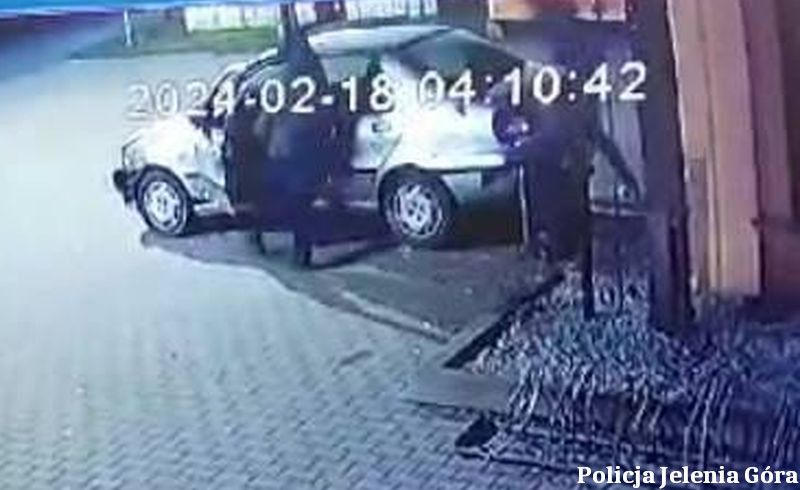 Jelenia Góra: Ukradli samochód i przyjechali po słoik