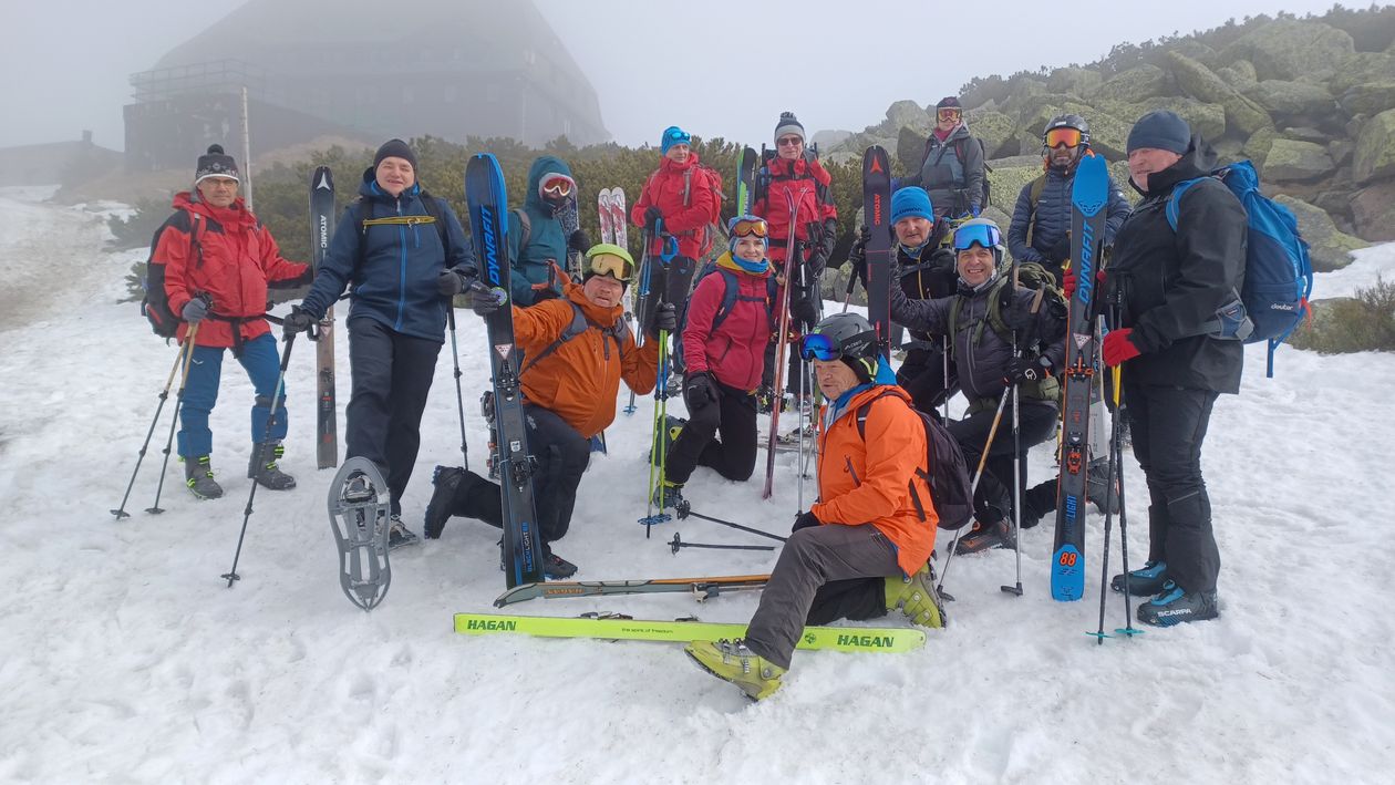 Karkonosze: Ski–tury, ślady i rakiety śnieżne