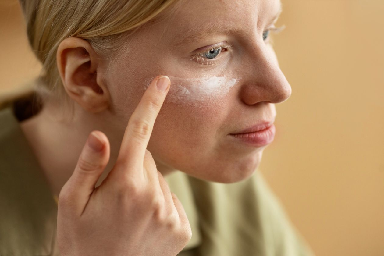 Polska: Dlaczego mamy suchą skórę? Przyczyny i domowe sposoby na poprawę kondycji skóry
