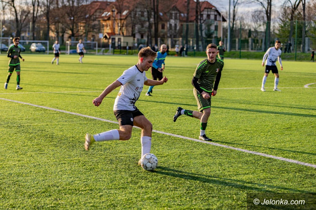 Liga okręgowa: Zacięta walka o miejsce barażowe [WYNIKI/TABELA]