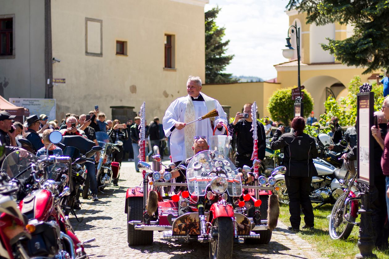 Krzeszów: Motocyklem do Krzeszowa