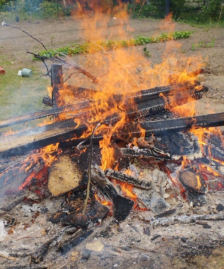 Jelenia Góra: Mandat za spalanie odpadów