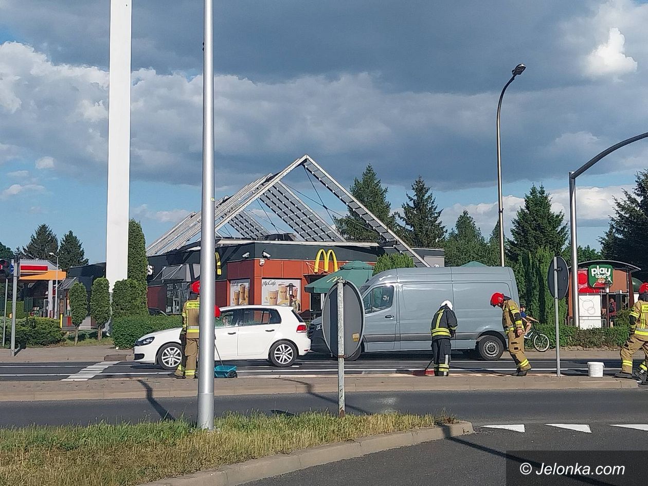 Jelenia Góra: Strażacy usunęli plamę