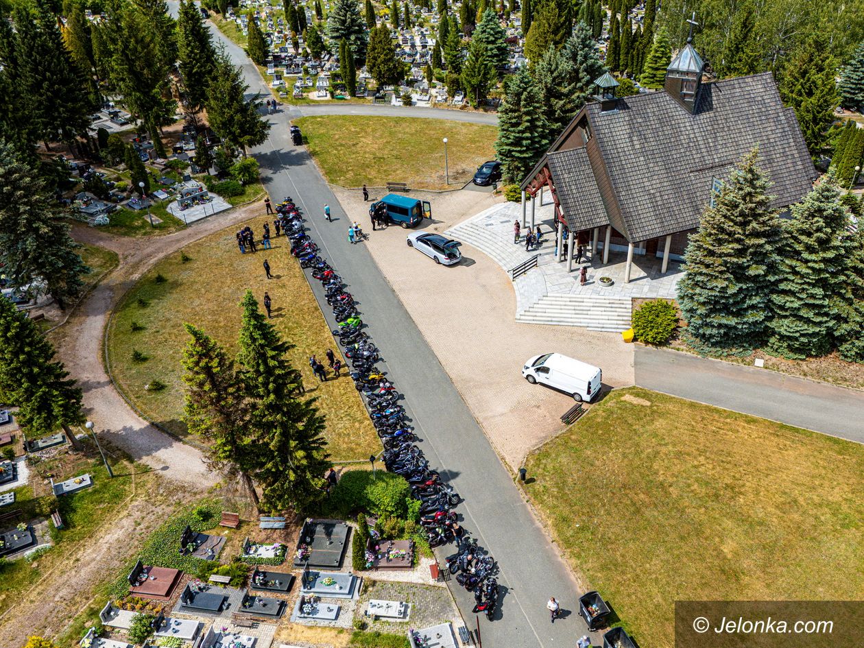 Jelenia Góra: Pogrzeb motocyklisty – pożegnanie