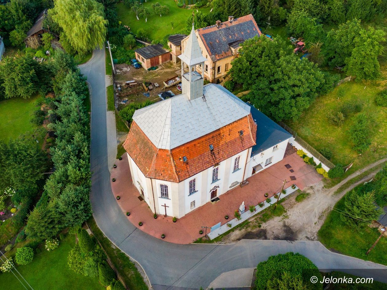 Radomierz: Przetarg na remont kościelnego dachu