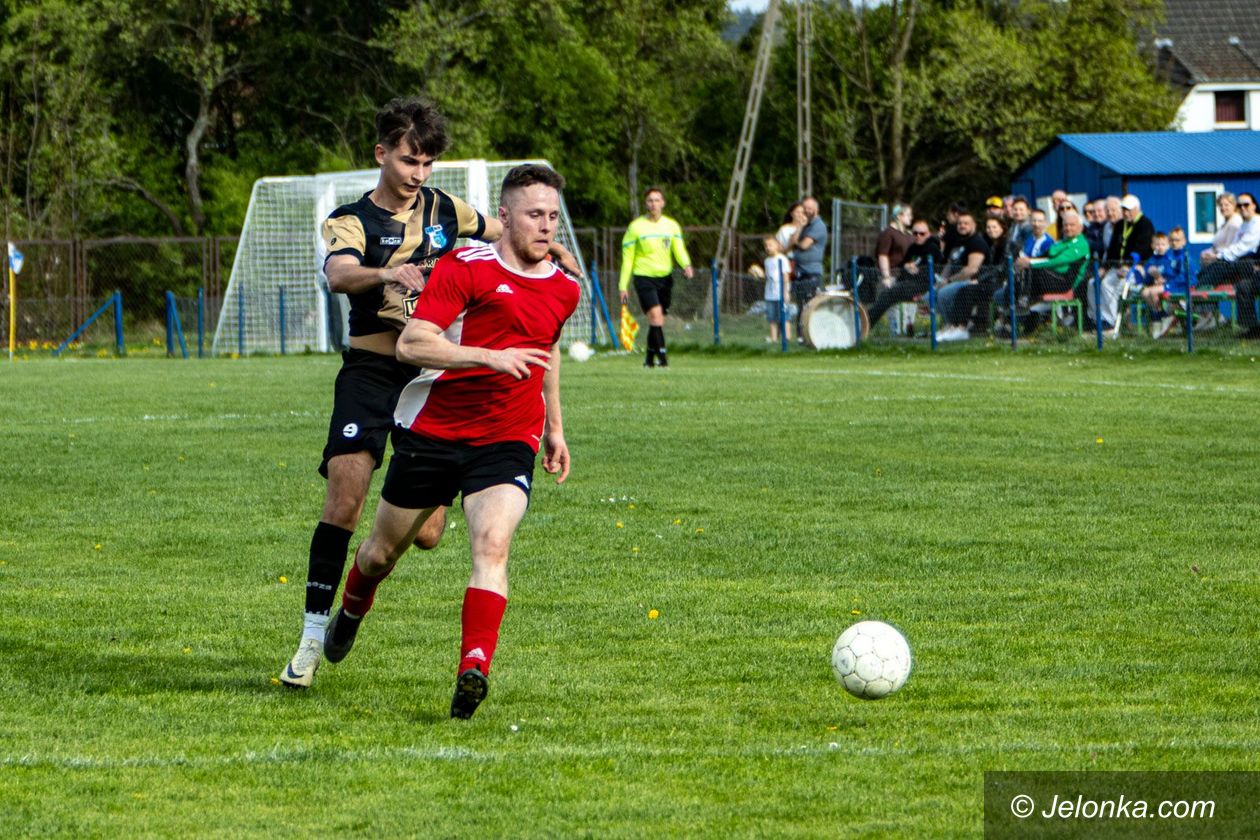 Liga okręgowa: Apis ogrywa Victorię i ma mistrza [WYNIKI/TABELA]