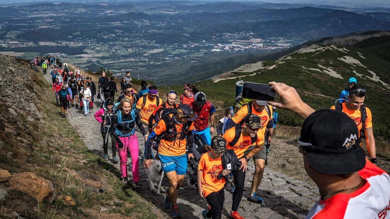 Karkonosze: Śnieżka dla niepełnosprawnych dziewczynek