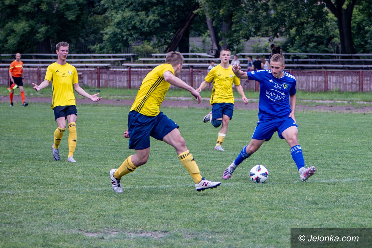 Klasa A: Kuriozalny gol w derbach Jeleniej Góry