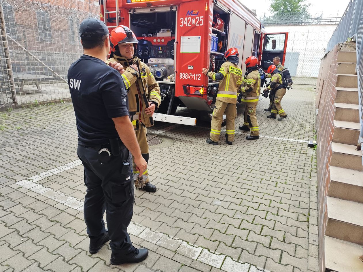 Jelenia Góra: Ćwiczenia strażaków w areszcie