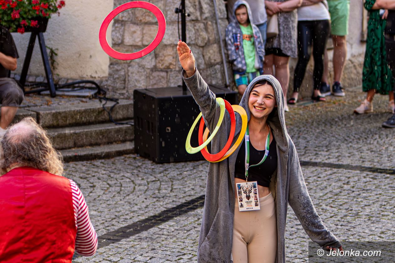 Jelenia Góra: Teatry uliczne – Busker Tour 2024