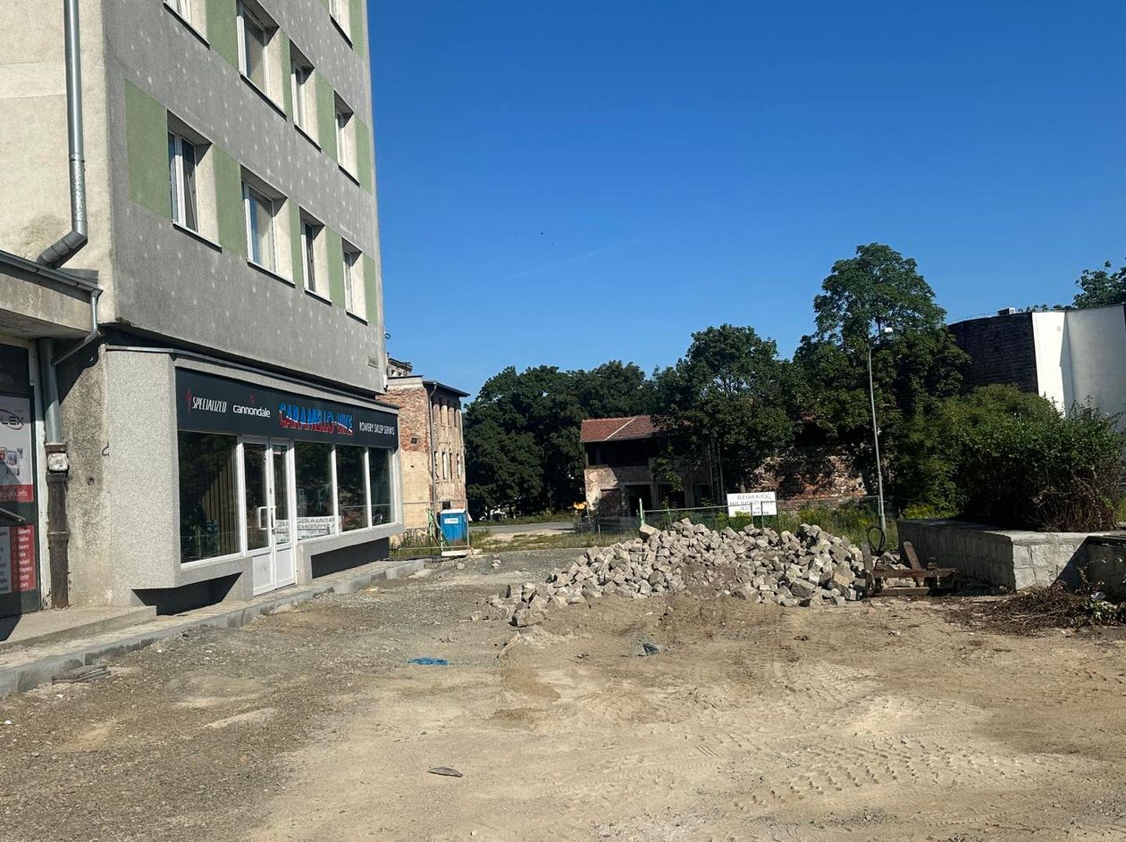 Jelenia Góra: Budują łącznik w centrum