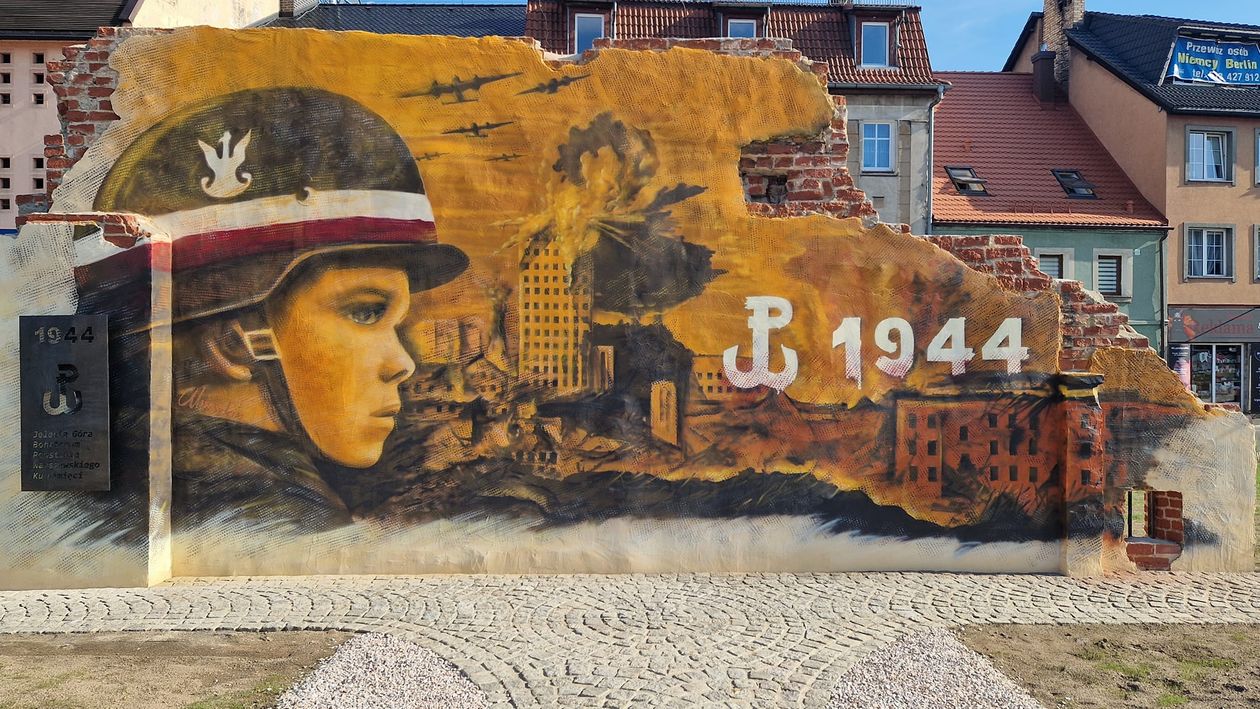 Jelenia Góra: Skwer i mural w 80. rocznicę Powstania Warszawskiego