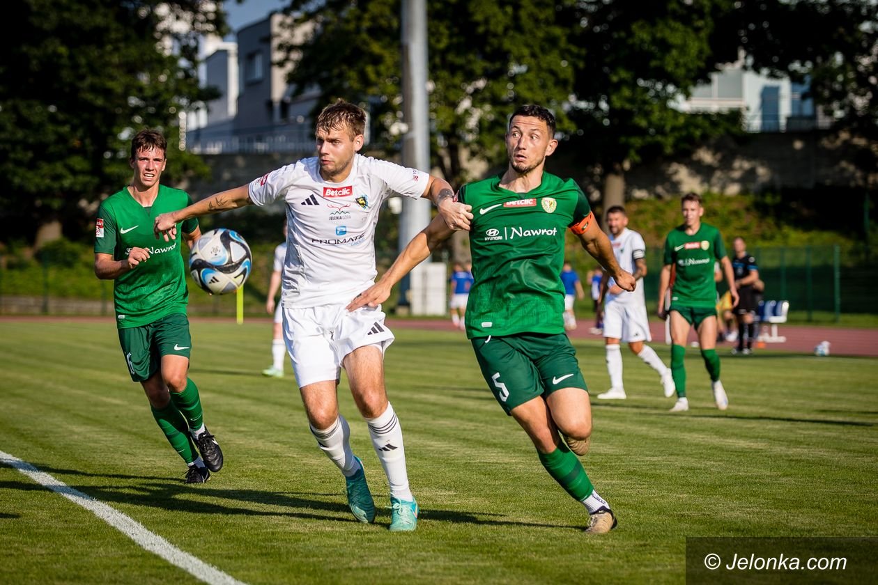 III liga: Wypunktowani w meczu na szczycie przez Śląska!