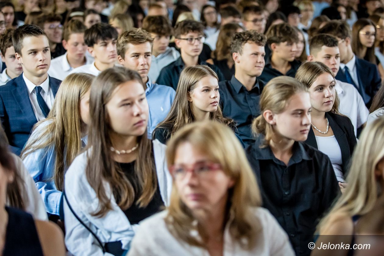 Jelenia Góra: Aż 800 uczniów w Żeromie