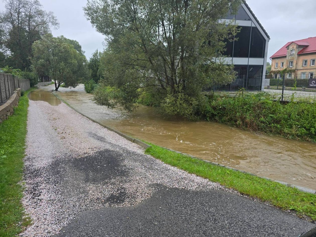 Jelenia Góra: W Maciejowej trwa walka z żywiołem