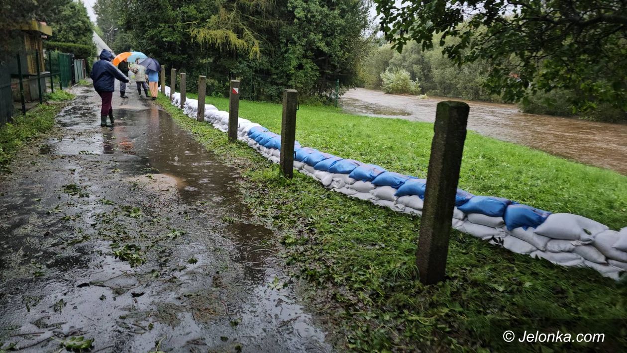 Jelenia Góra: Woda może zalać część Cieplic i Sobieszowa