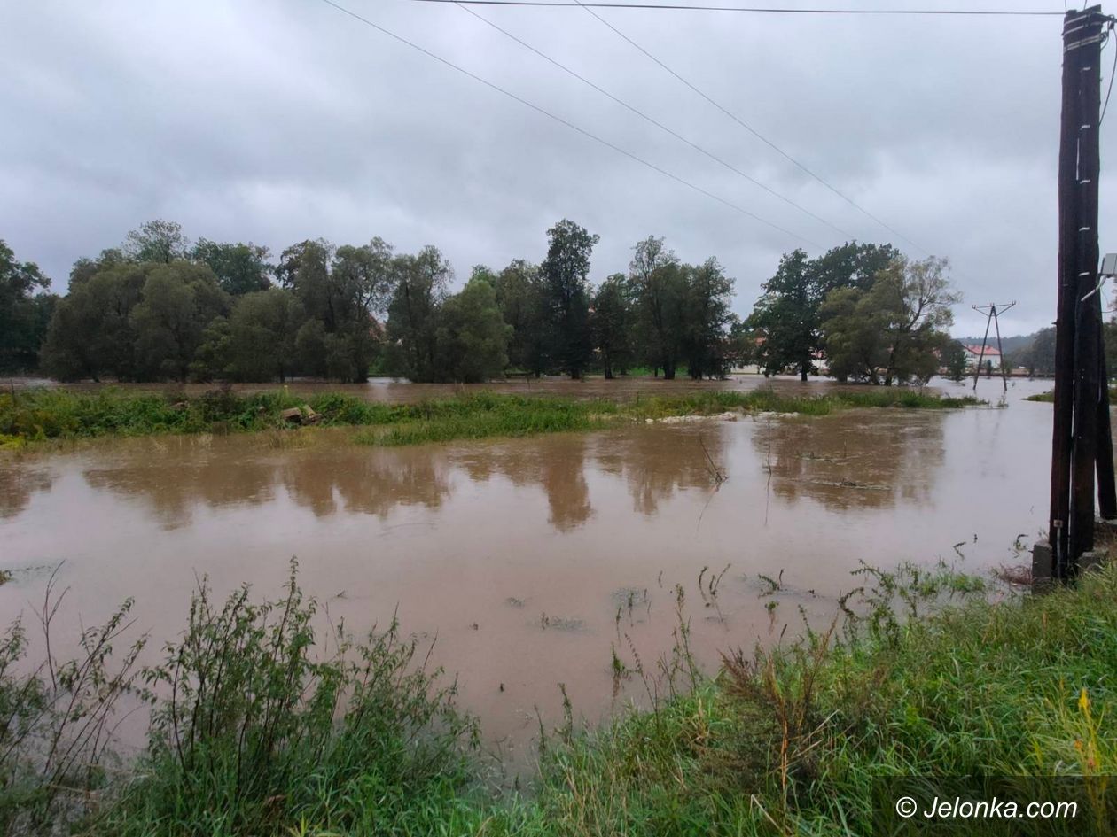 Wojanów: Rzeka wylała między pałacami