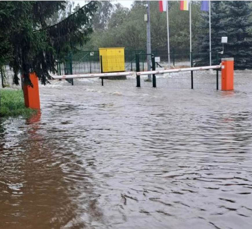 Jelenia Góra: Bóbr zalewa oczyszczalnie ścieków