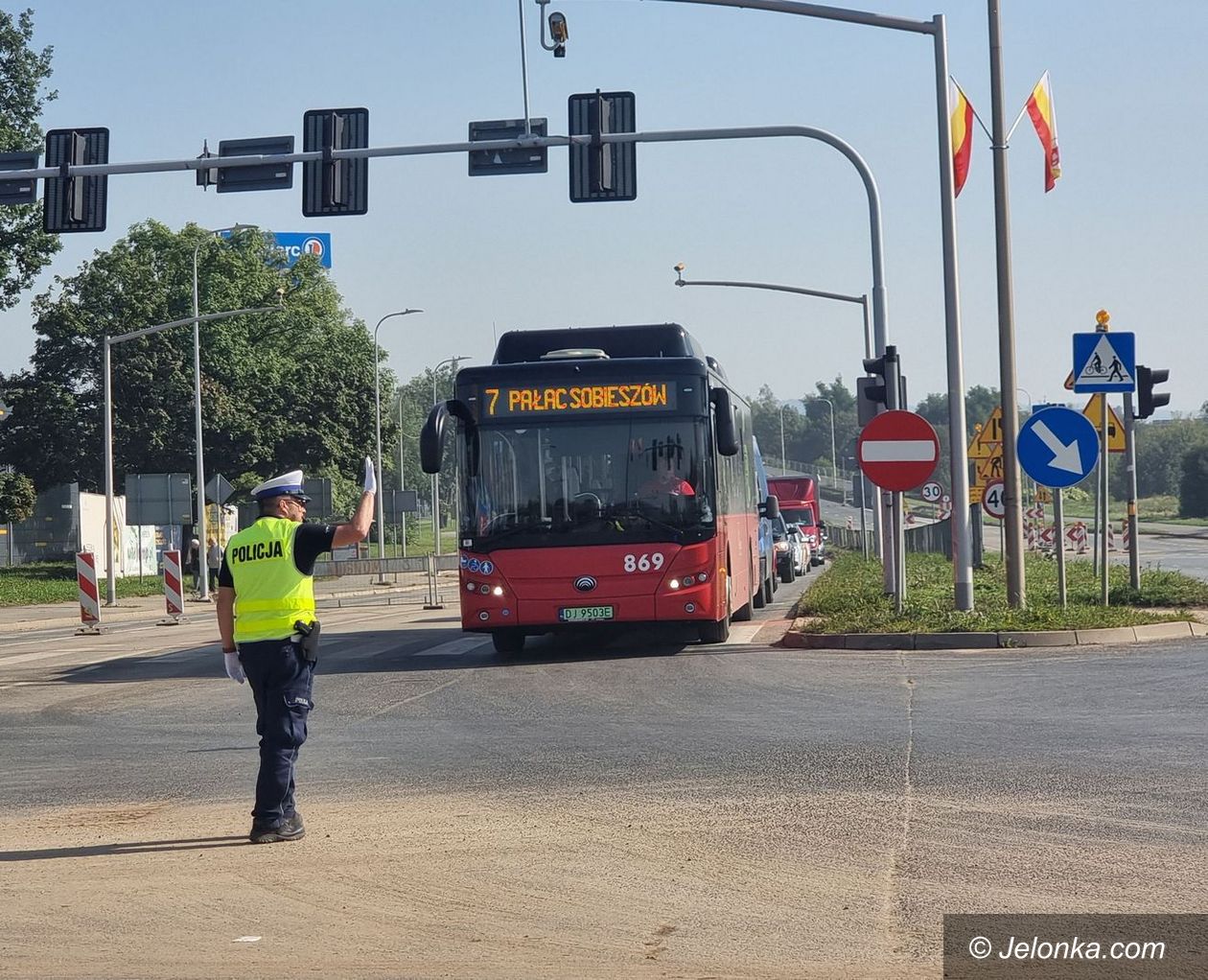 Jelenia Góra: Drogówka kieruje ruchem