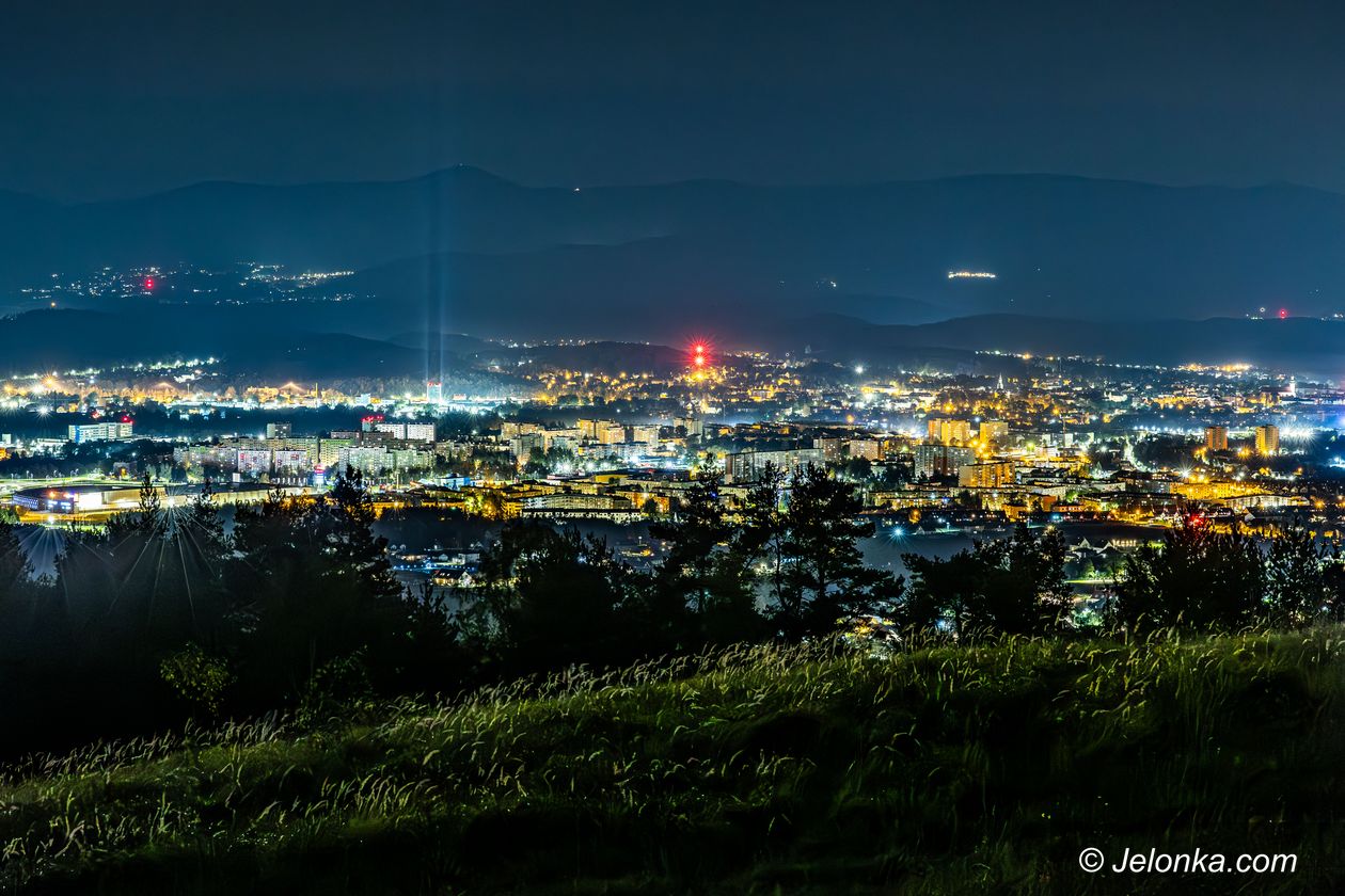 Jelenia Góra: Czerwone światełka nad Jelenią Górą