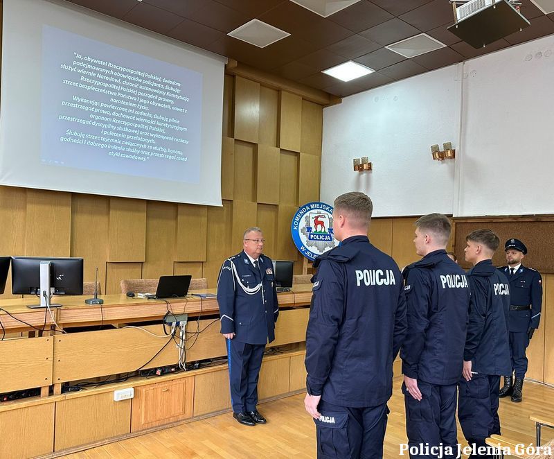 Jelenia Góra: Mamy 3 nowych policjantów w Jeleniej Górze