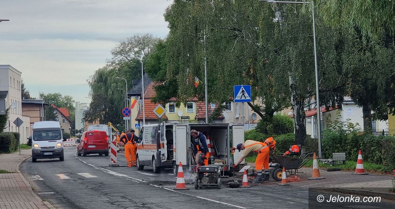 Sobieszów: Wystartował remont nawierzchni na Cieplickiej