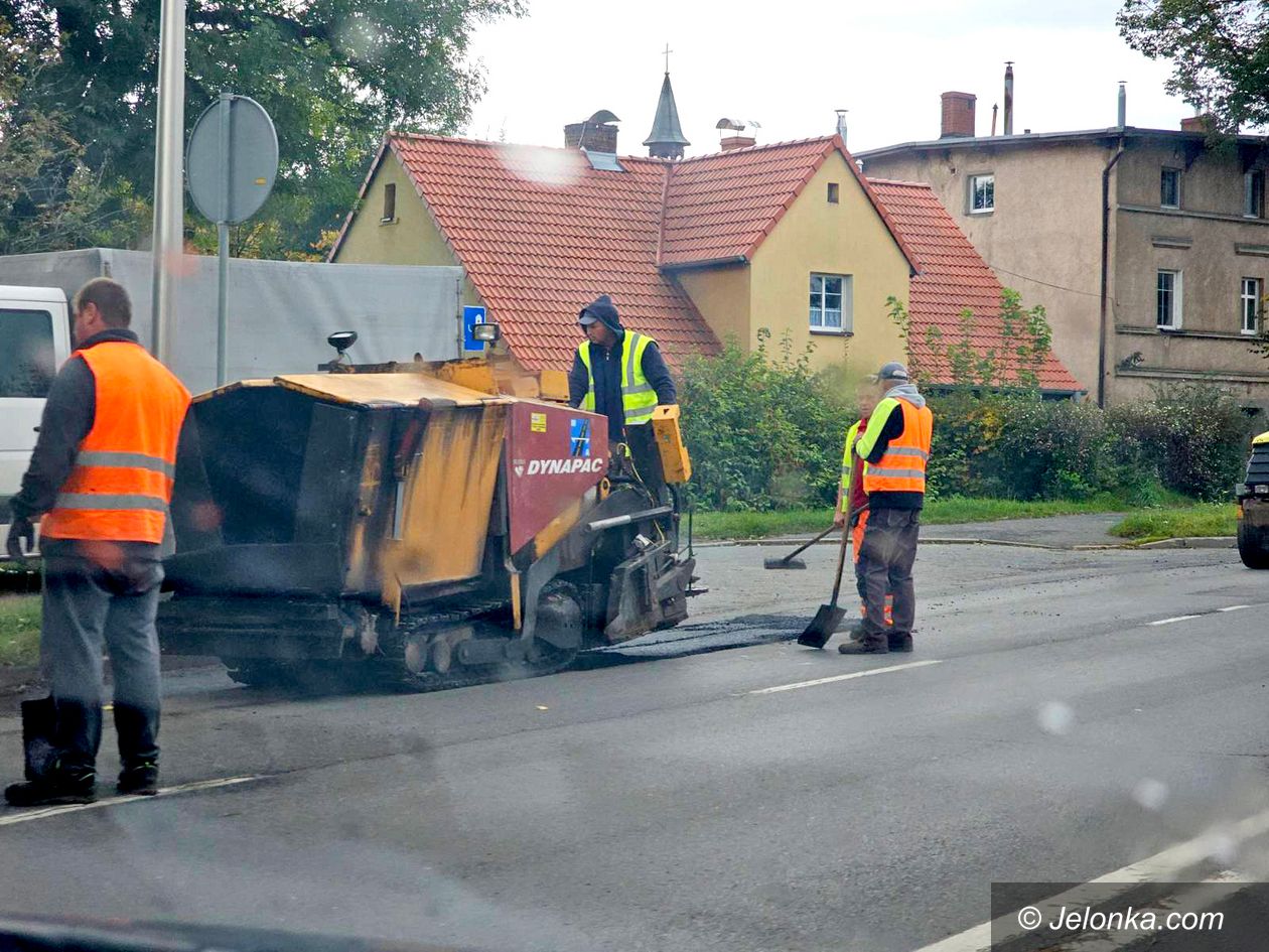 Cieplice: Łatają dziury na Wolności