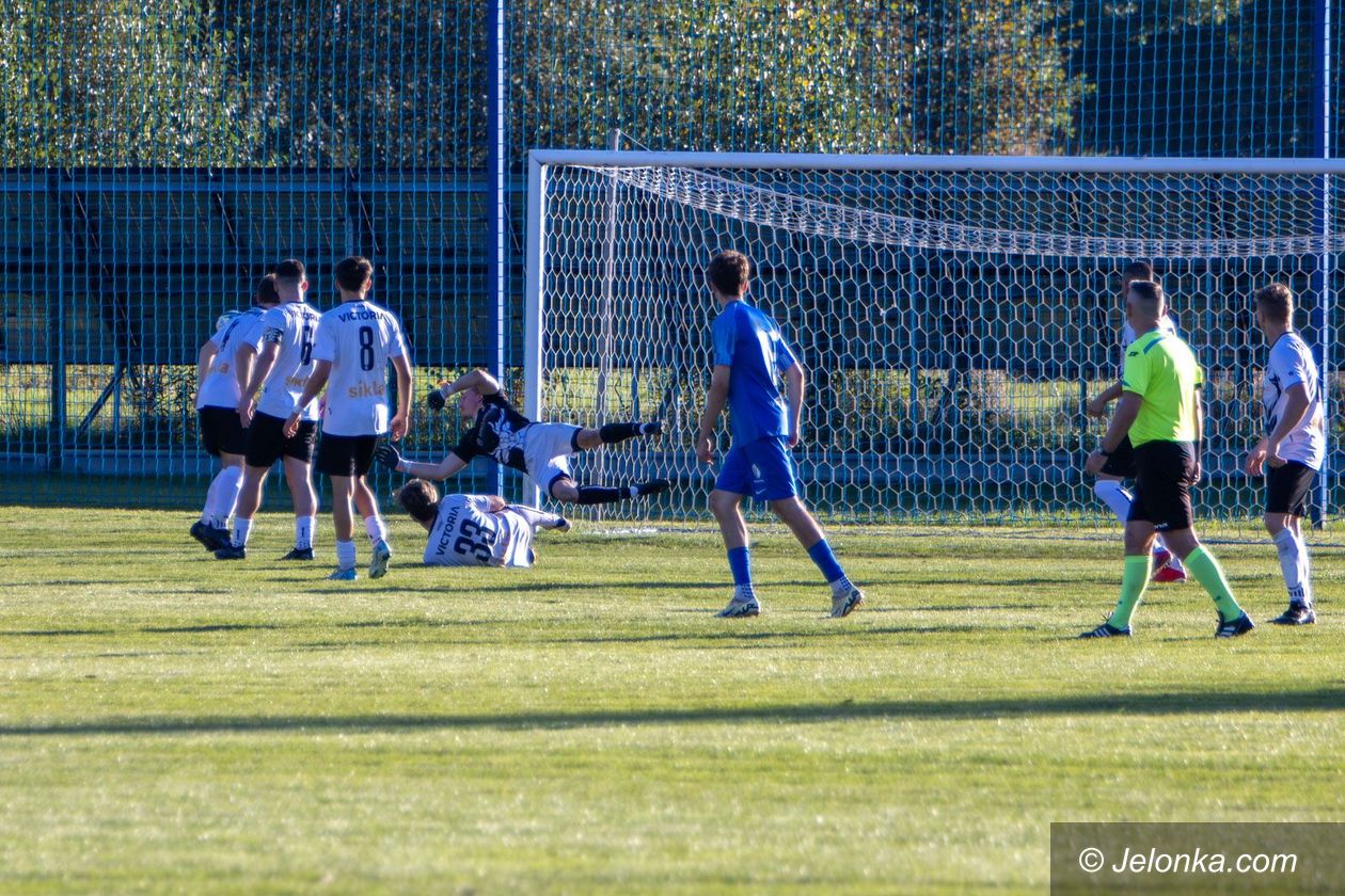 Liga okręgowa: Włókniarz lepszy w hicie kolejki po "swojaku"