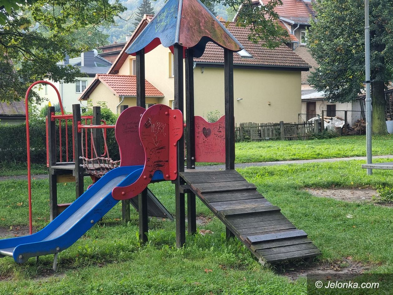 Sobieszów: Plac zabaw będzie jak nowy