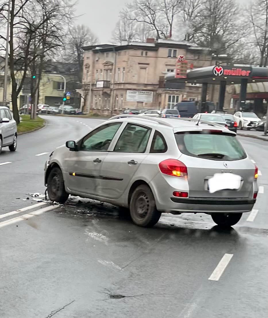 Jelenia Góra: Kolizja na rogu Wyczółkowskiego