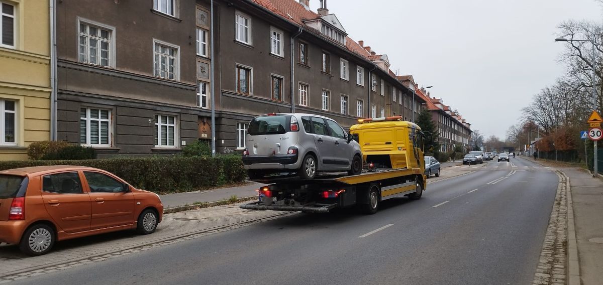 Jelenia Góra: Zniknęły dwa auto wraki