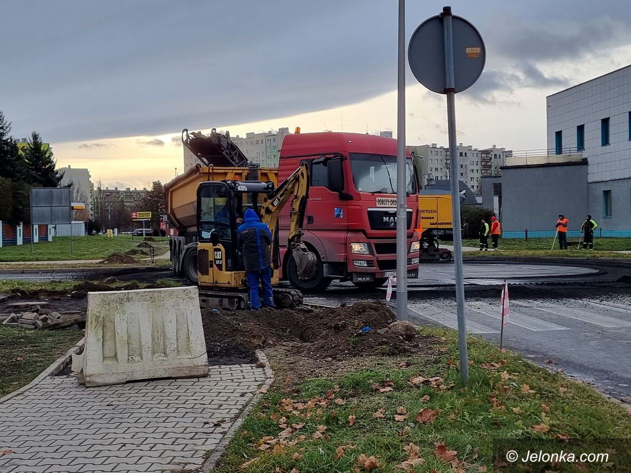 Jelenia Góra: Ruszyla budowa ronda obok ZUS – u