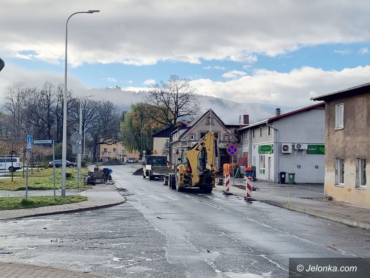 Sobieszów: Drogowcy remontują Cieplicką