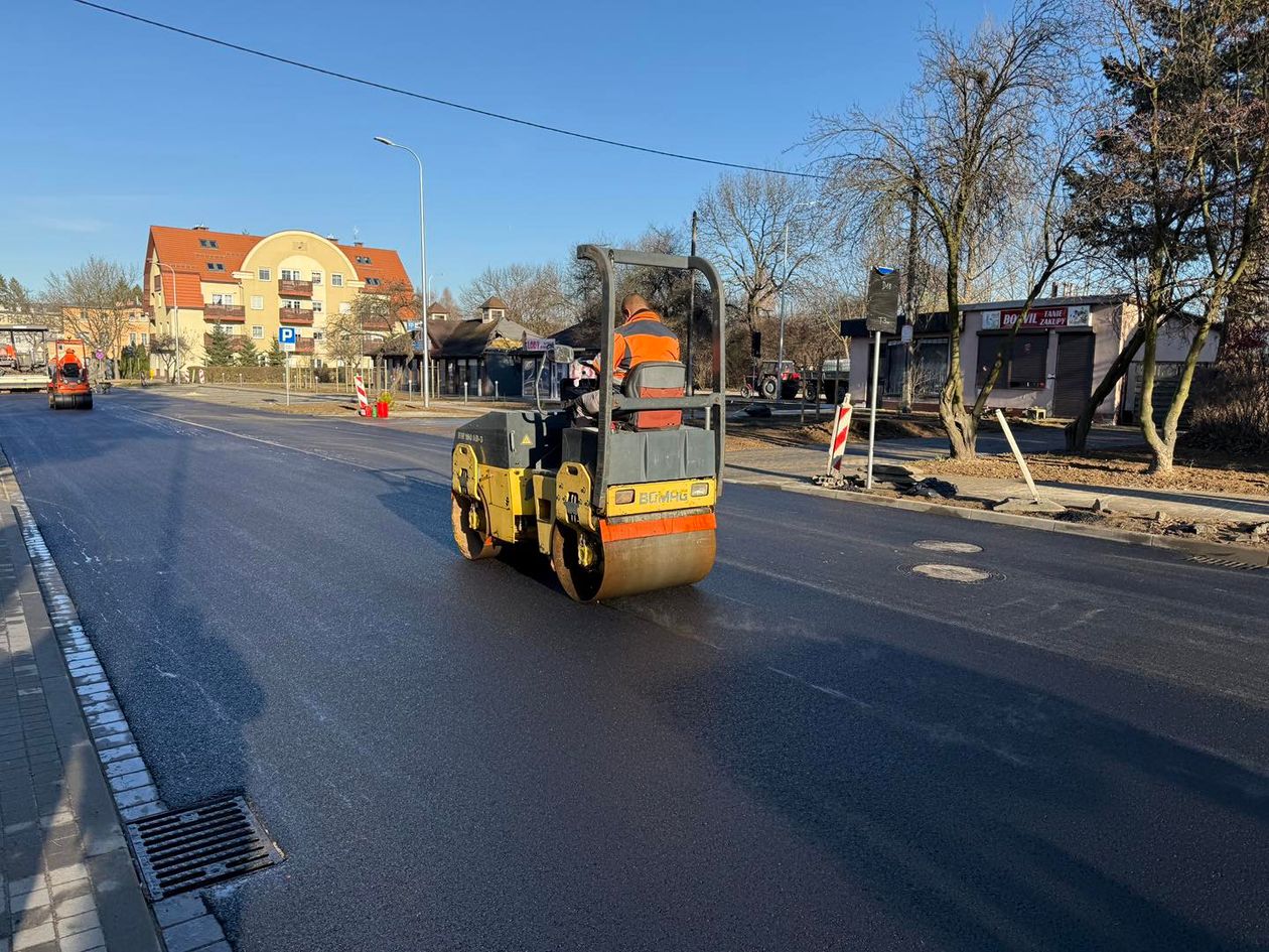 Cieplice: Układają asfalt na Placu Kombatantów