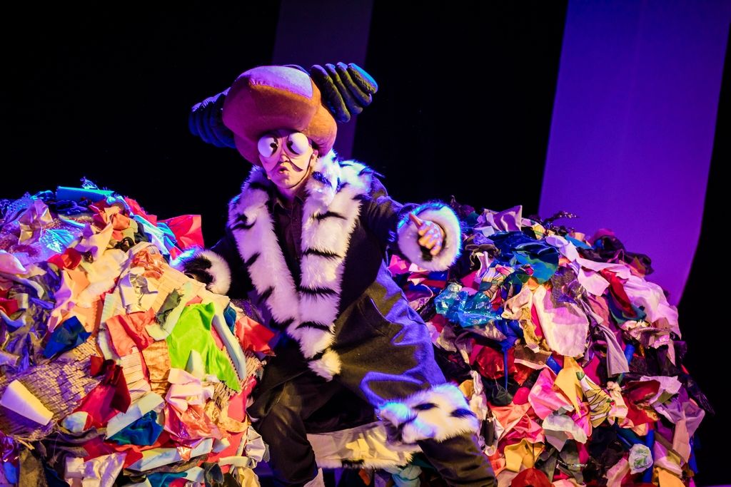 Jelenia Góra: Teatralny recykling familijny zauroczył dzieci