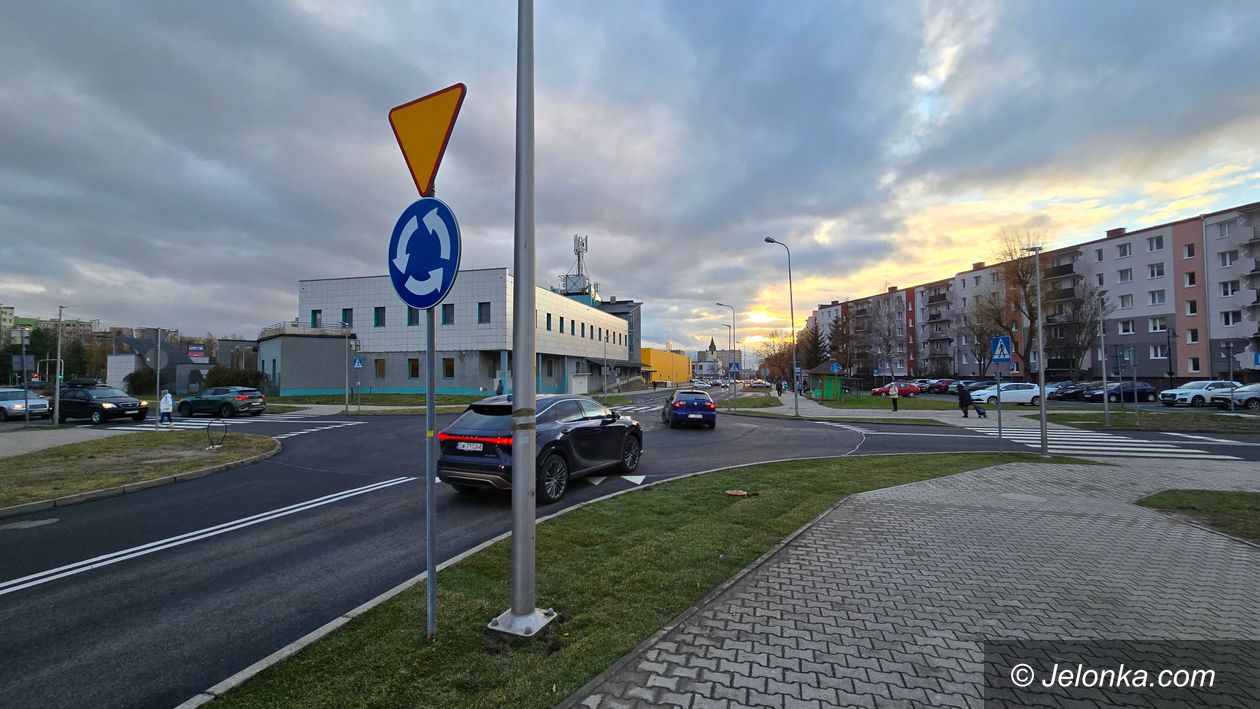 Jelenia Góra: Rondo obok ZUS – jelonek czy choinka na środek?