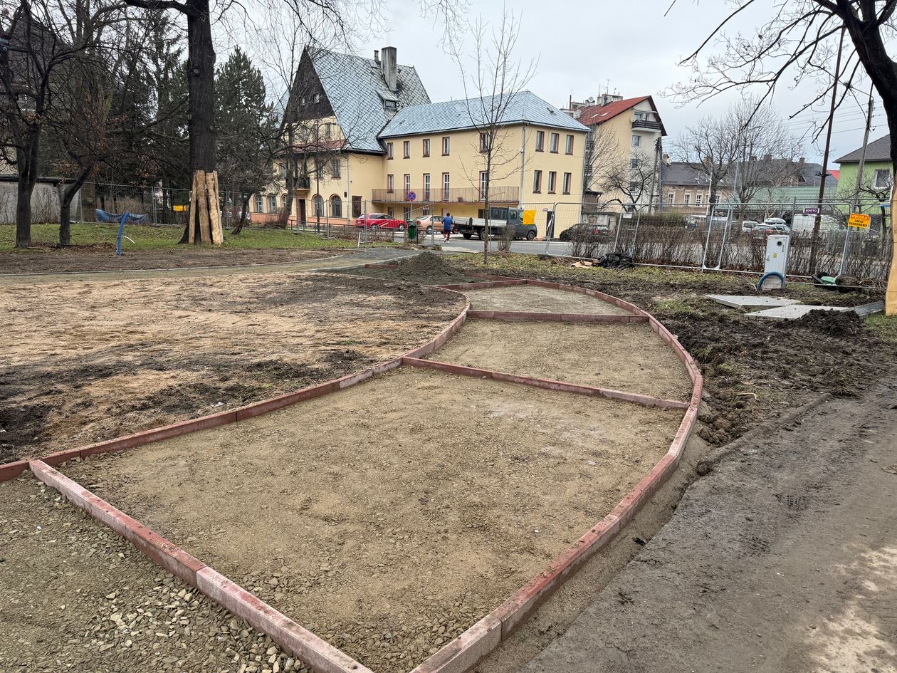 Sobieszów: Roboty na placu zabaw w Sobieszowie