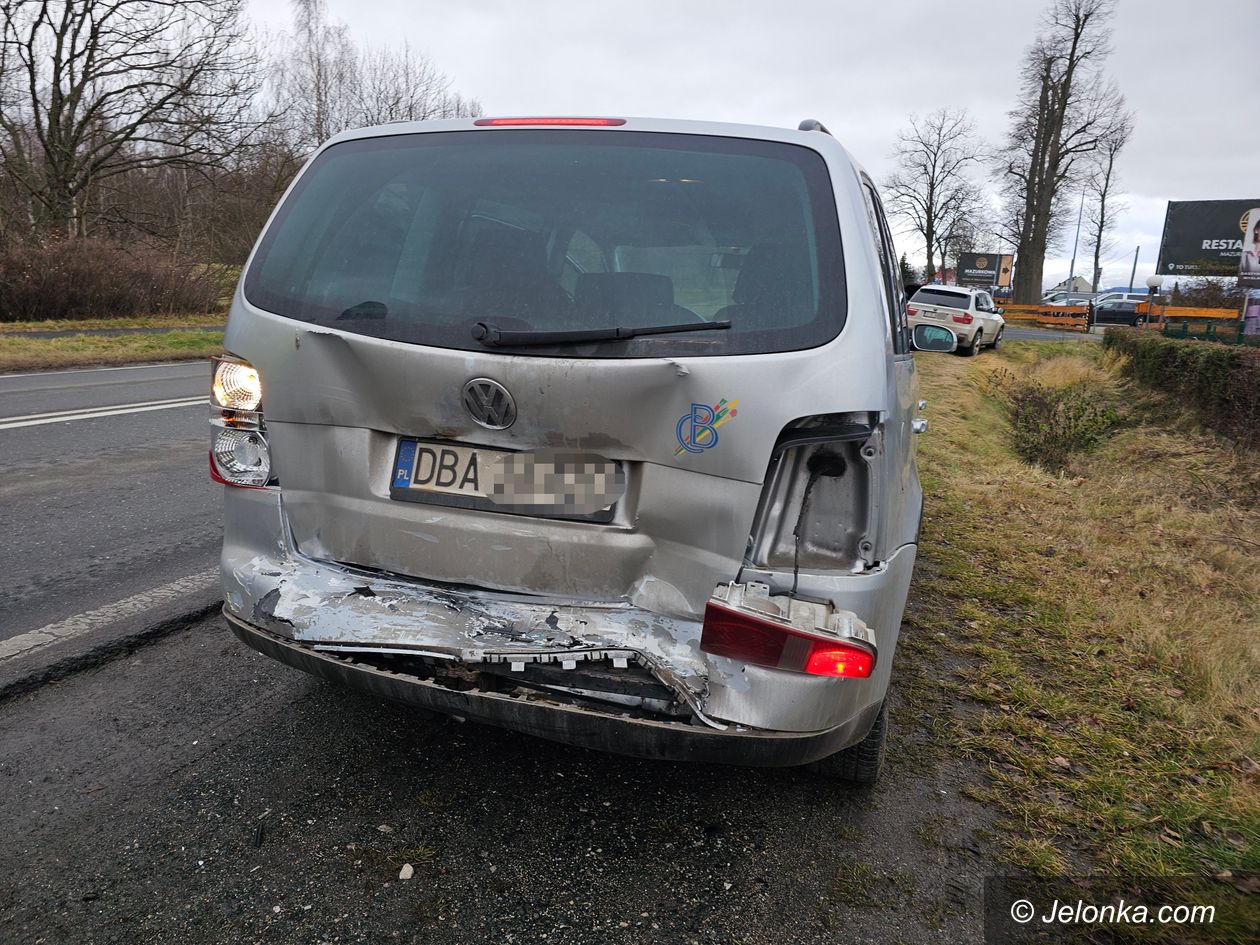 Jelenia Góra: Zderzyły się BMW, Mercedes i VW