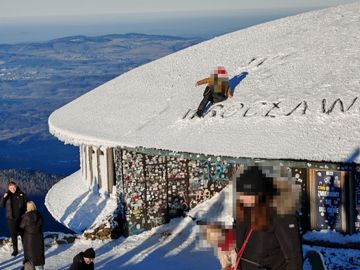 Dach Śnieżki śmiertelną atrakcją?