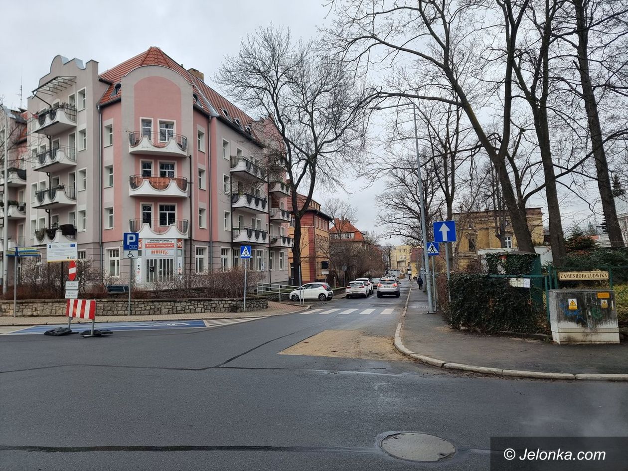 Jelenia Góra: Przedłuży się remont ulicy w centrum