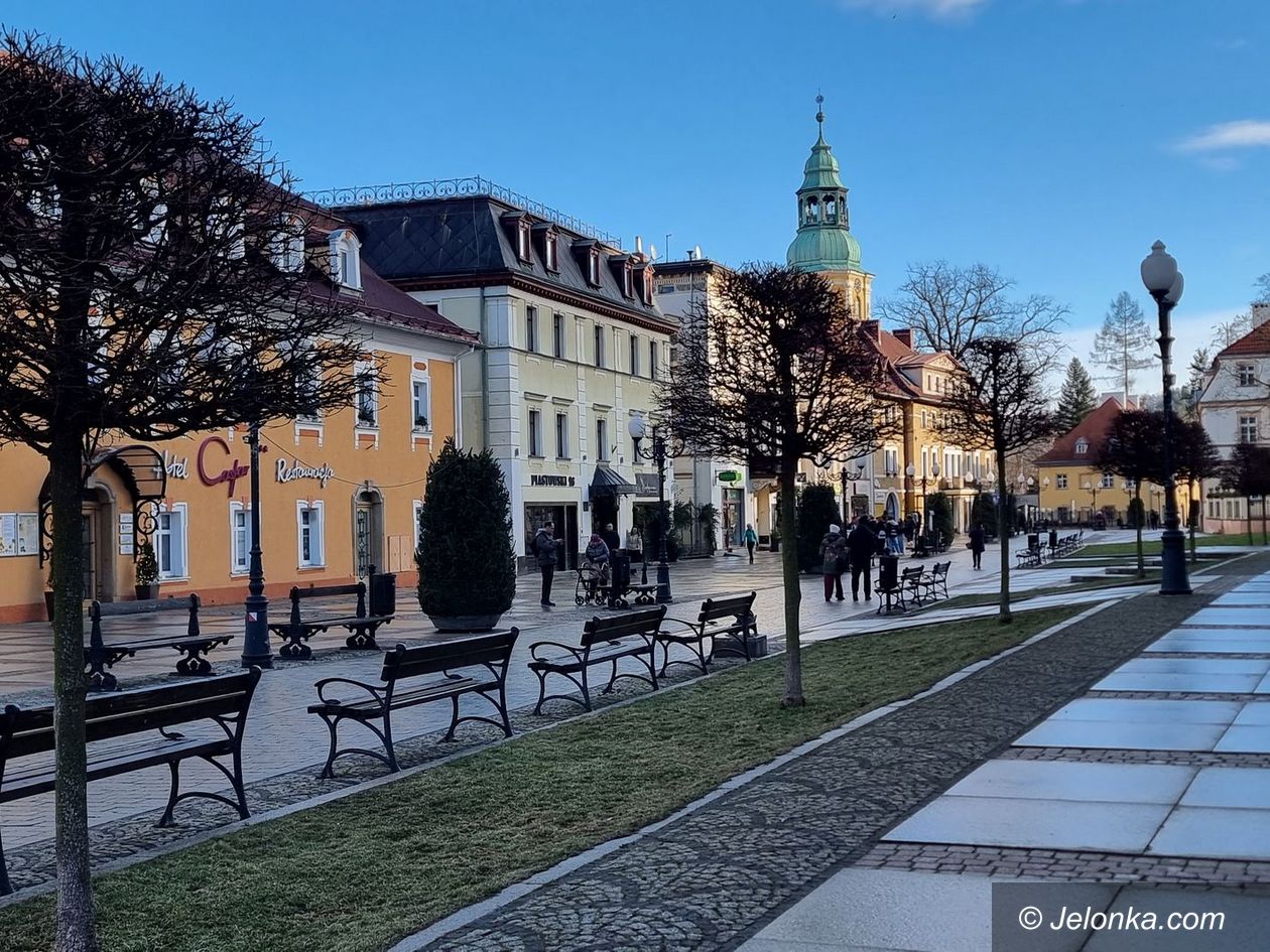 Cieplice: Zazieleni się Plac Piastowski