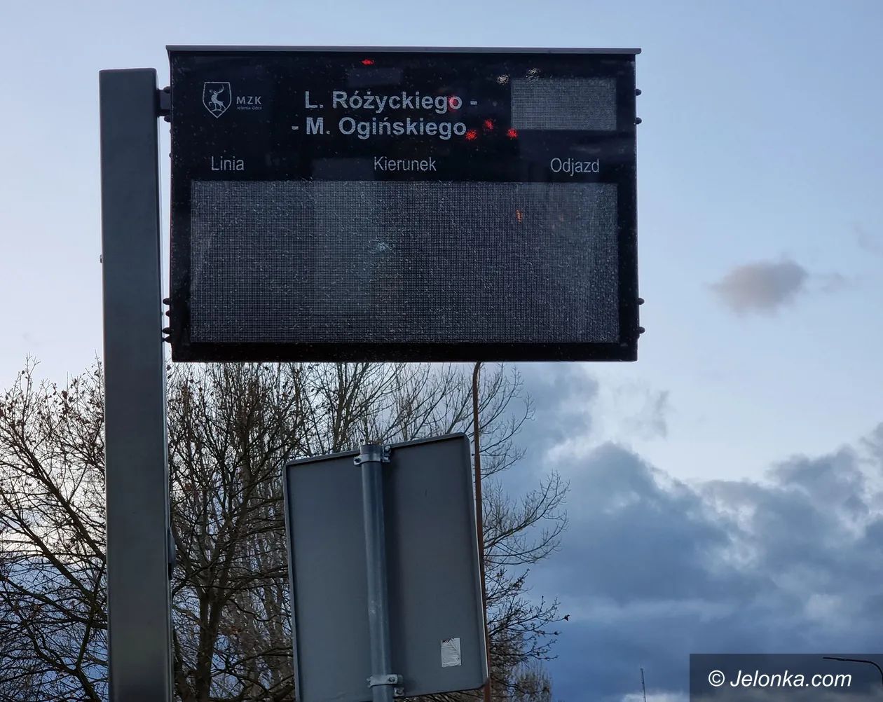 Jelenia Góra: Tablice na przystankach będą bezpieczne