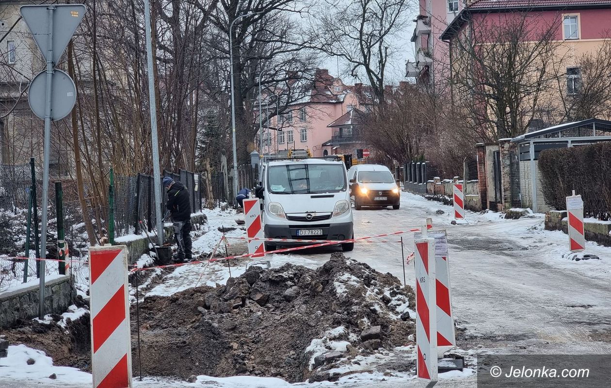 Jelenia Góra: Nie ma przerwy w robotach na Grabowskiego