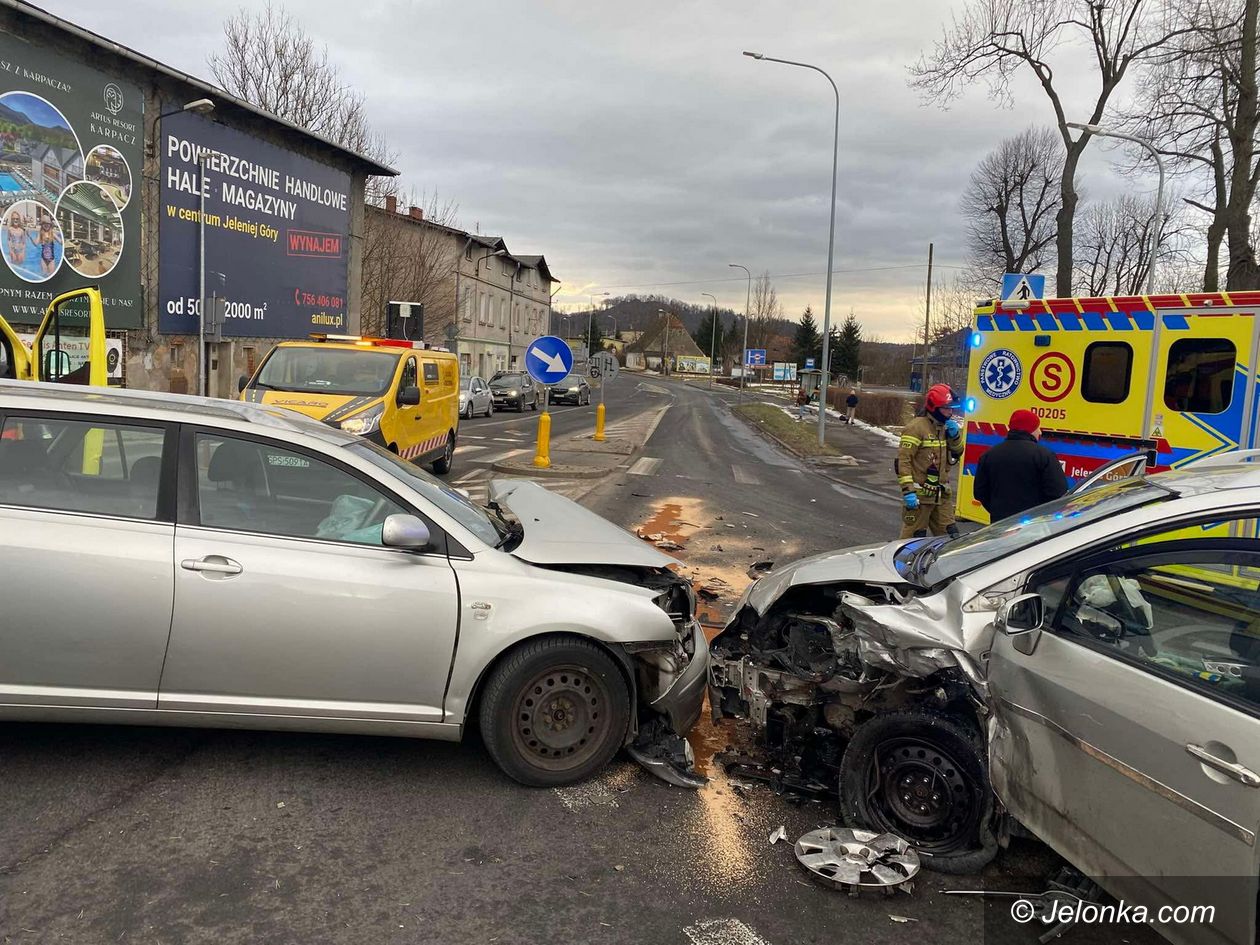 Jelenia Góra: Czołówka na Wincentego Pola