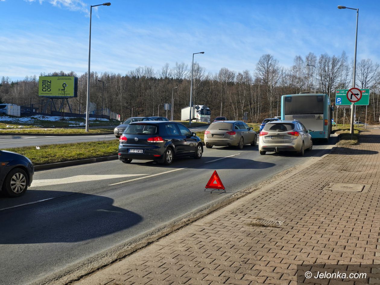 Jelenia Góra: Autobus najechał na tył Raptora