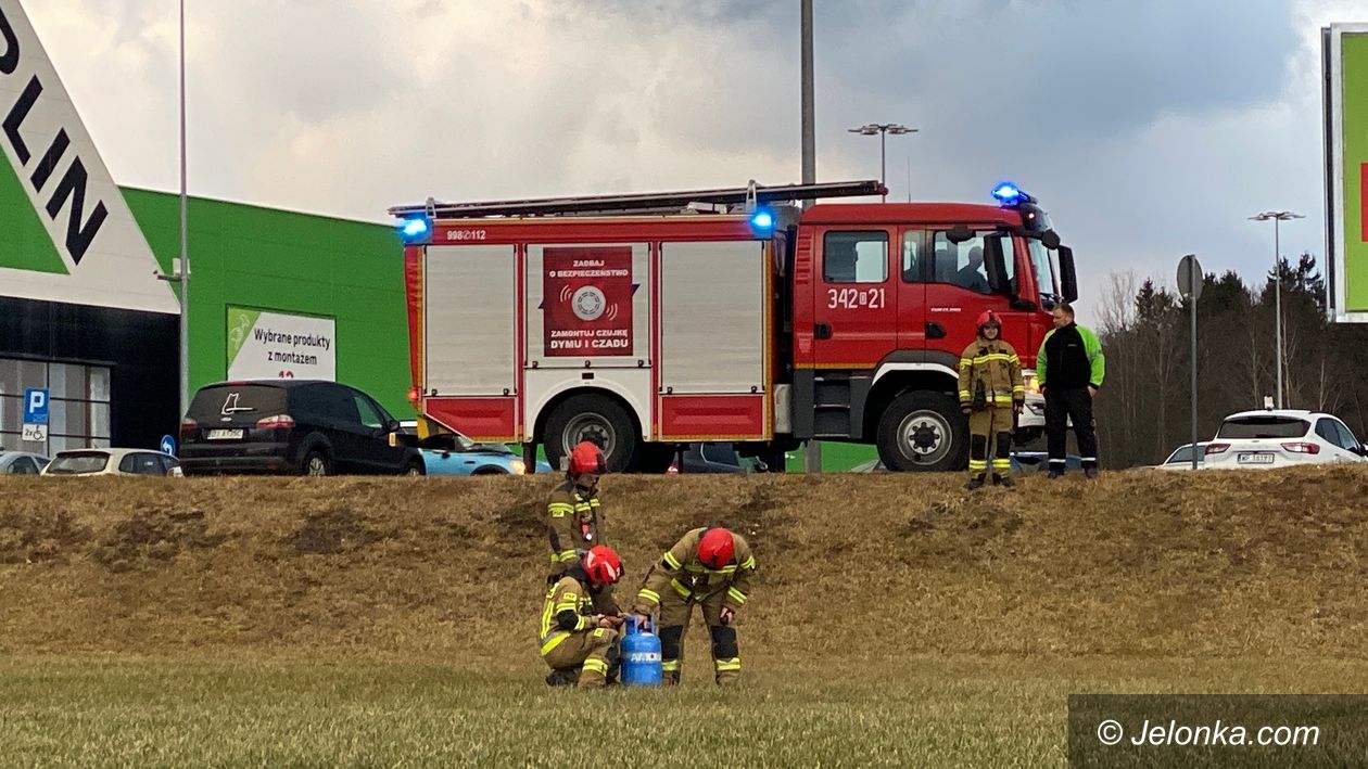 Jelenia Góra: Butla z gazem syczała w Leroyu