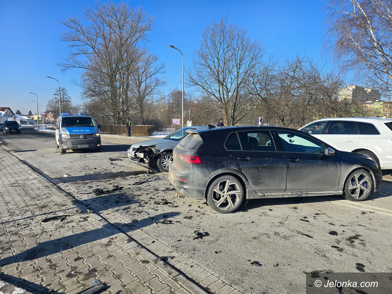 Jelenia Góra: Stłuczka przed szpitalem